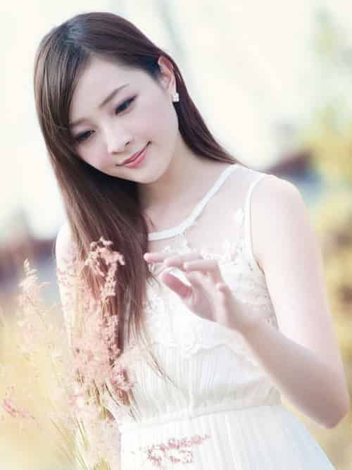 靓丽长发美女铁轨清纯写真