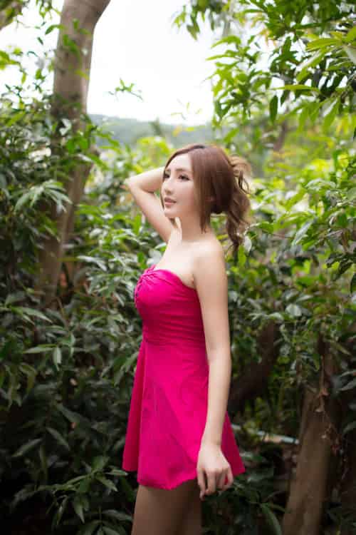 台湾极品清新美女赵芸粉红色长裙户外高清气质写真套图