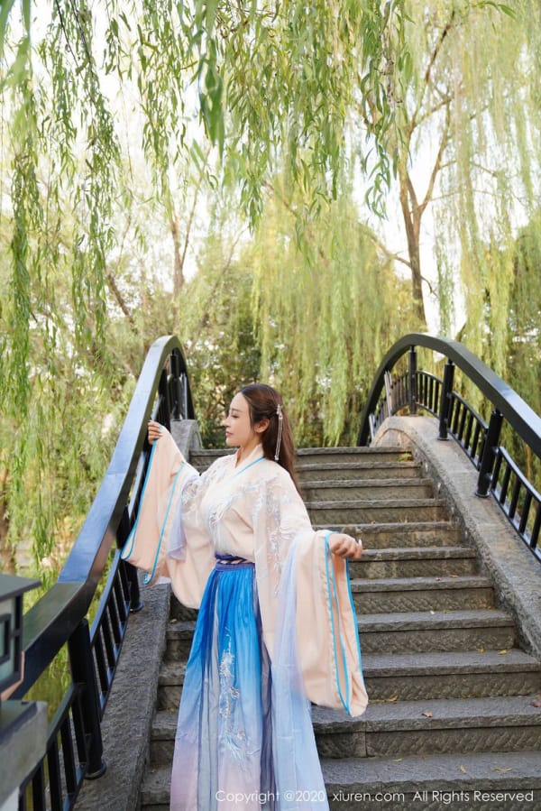 秀人网性感美女周井空波涛胸涌古装装扮室外园林私房套图