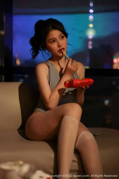 秀人网新人模特你的兔妹妹露背连体衣居家女友系列套图