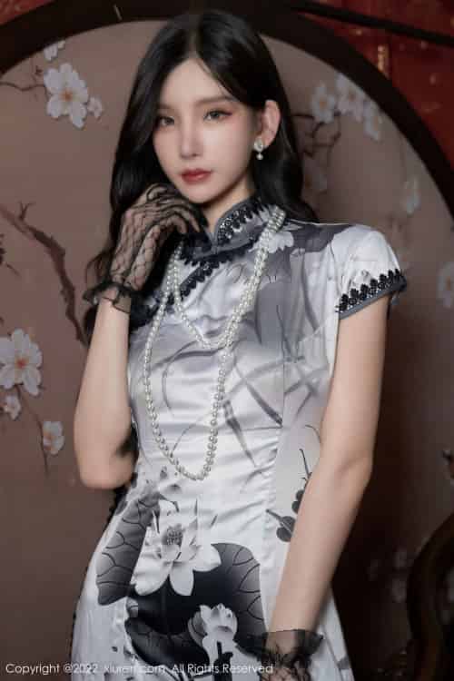 秀人网性感女神周于希Sally水墨图案旗袍黑丝系列三亚旅拍