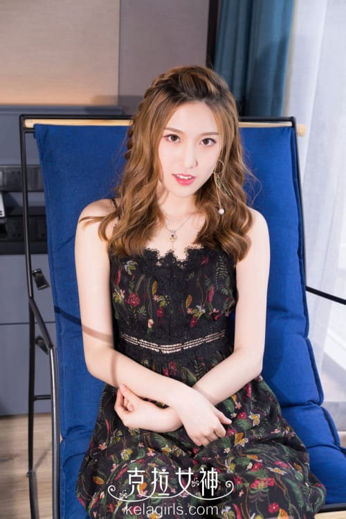 Kelagirls女神克拉芊芊黑色蕾丝碎花长裙扣带露红趾系列写真